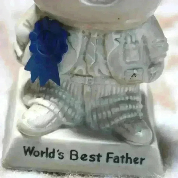VINTAGE 1970 World's Best Father Statue Award Gift Figurine R & W Berries Co. - Picture 3 of 9